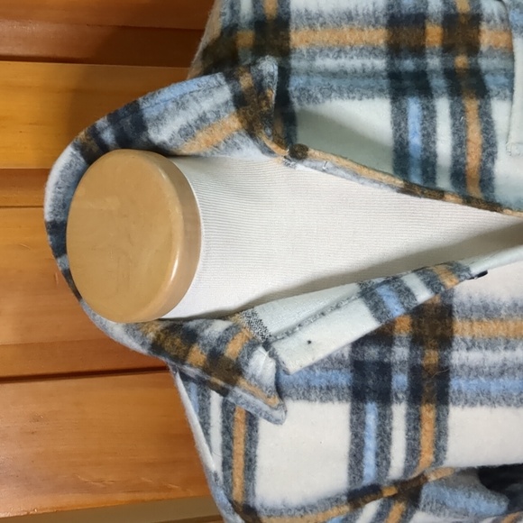 H&M* lightweight fuzzy plaid long sleeve collared button front size L shacket - Picture 4 of 12